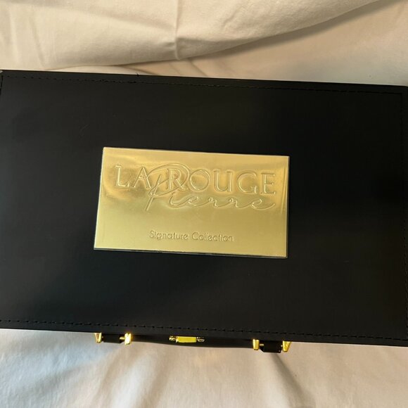 La Rouge Obsidian Collection Skincare Set - Picture 5 of 8